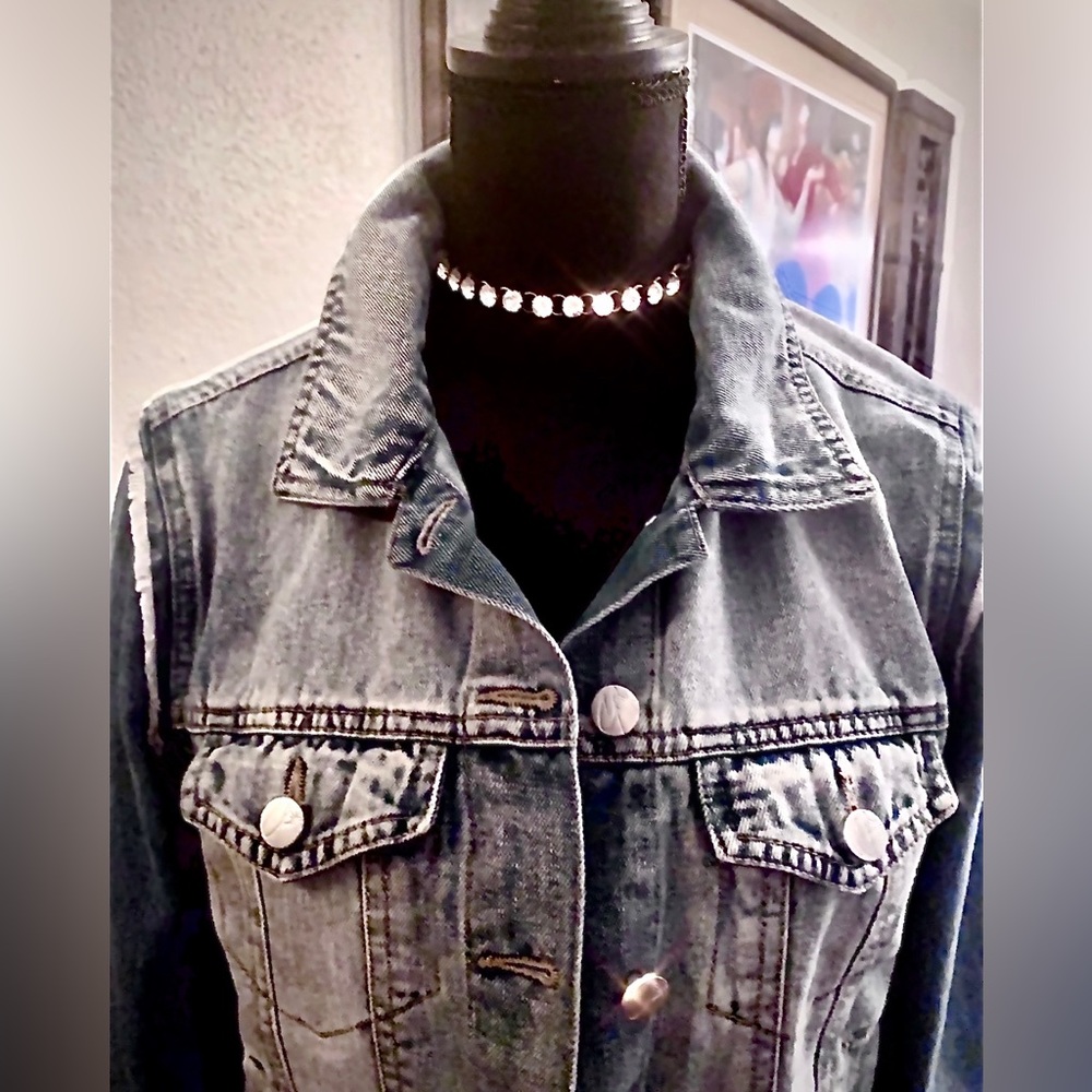 Beautiful choker with Swarovski crystals that go all the around! - Picture 5 of 10
